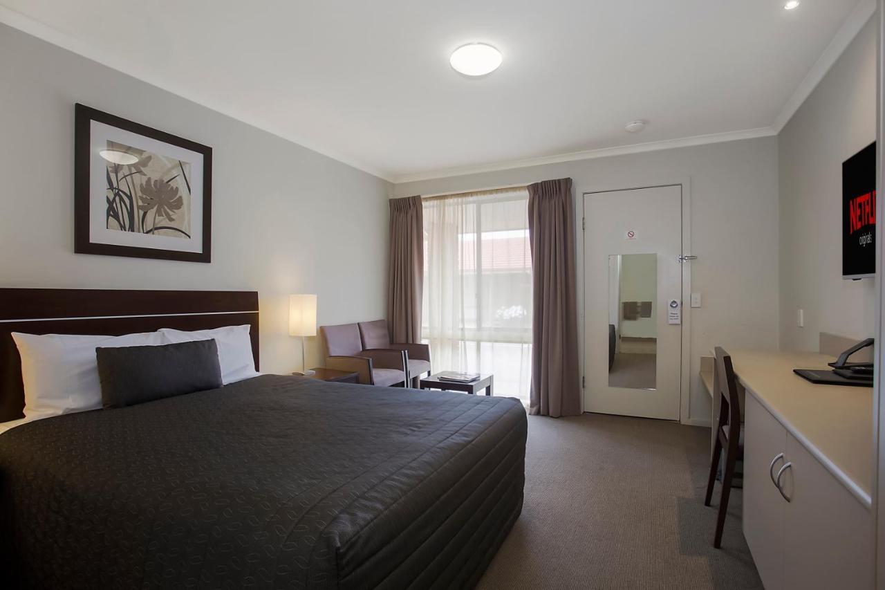 Elm Tree Motel Γουόρναμπουλ Εξωτερικό φωτογραφία