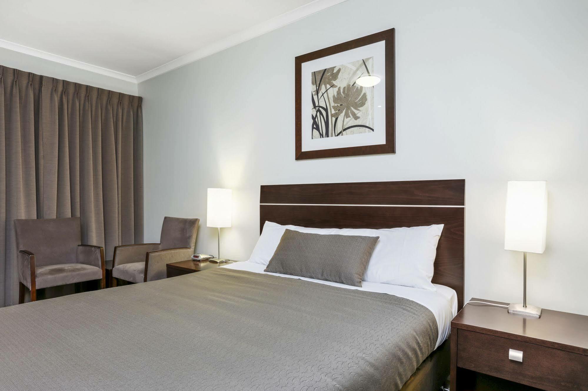 Elm Tree Motel Γουόρναμπουλ Εξωτερικό φωτογραφία